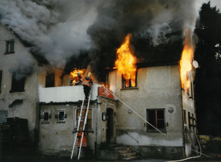 SZ_2001_06_12_Ein Brand kam dem Abbruch zuvor
